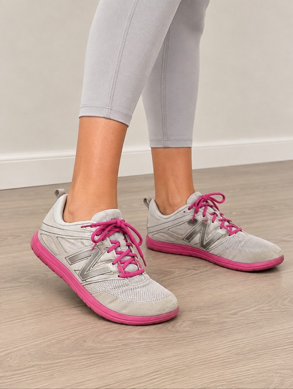 New Balance Minimus Barefoot Gray Pink Run Shoes Women's Size 9.5 Suede Mesh EUC